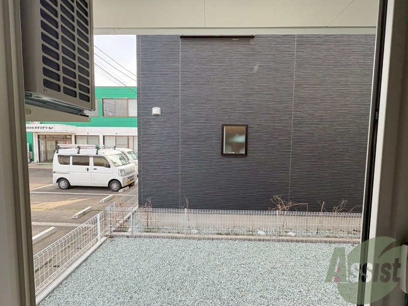 バルコニー　バルコニーになります。窓を開けると開放感がありますね。