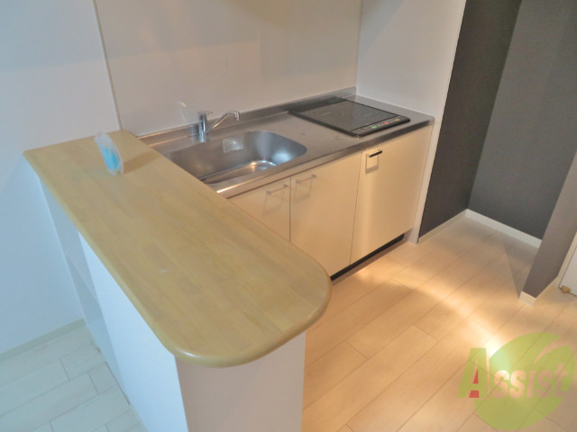 キッチン　ＩＨクッキングヒーターが２口ついてます。お掃除も楽々です。