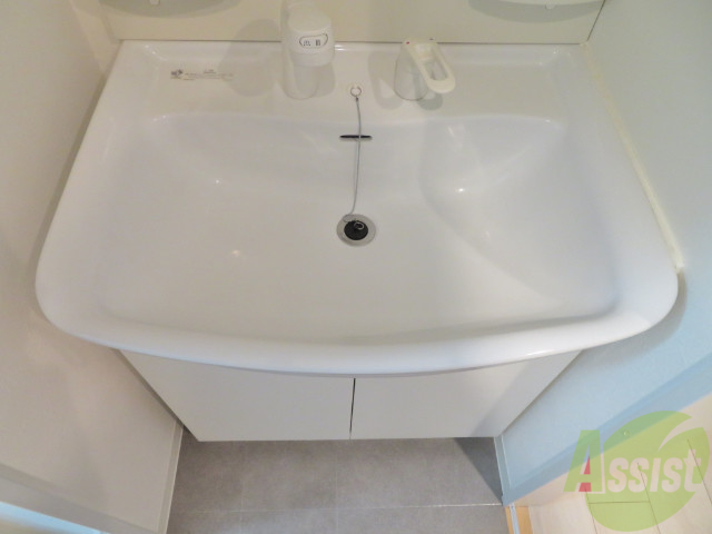 洗面設備　洗面台は独立タイプ。朝の身支度もスムーズですね。