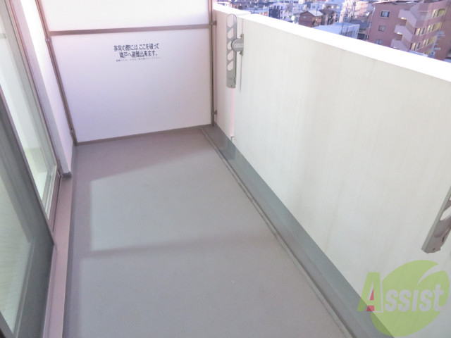 バルコニー　ベランダも広々してます。洗濯物など干せますよ。