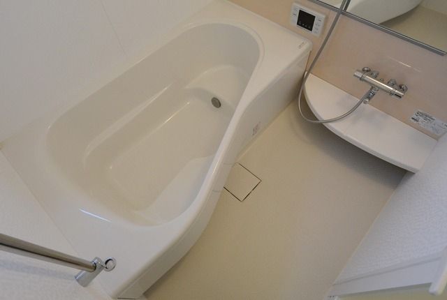 バス・シャワールーム　※別部屋の参考写真です