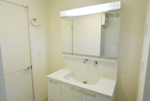 洗面設備　※別部屋の参考写真です