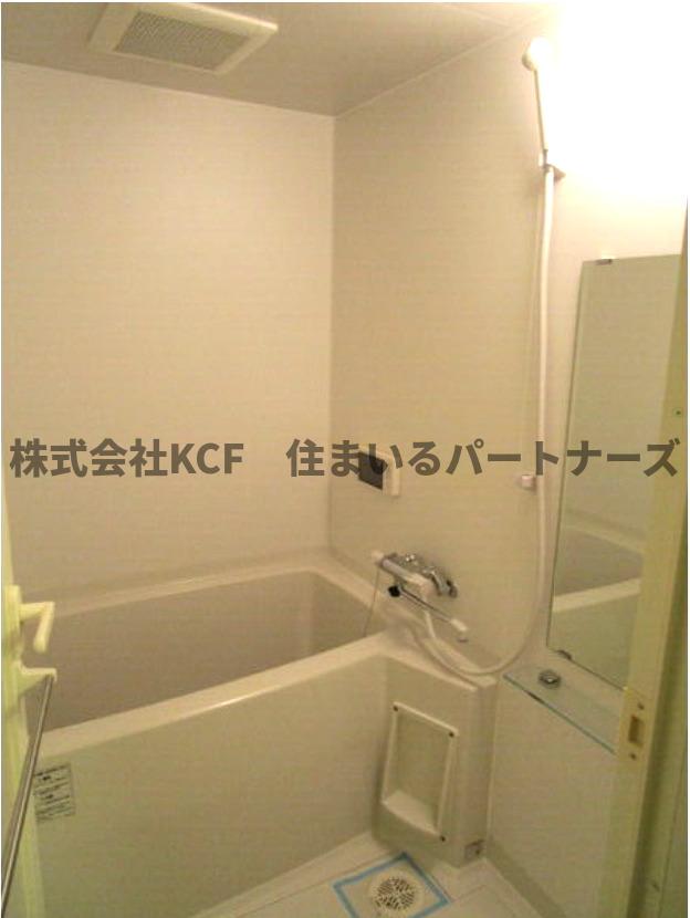 バス・シャワールーム　コンパクトで使いやすいお風呂です