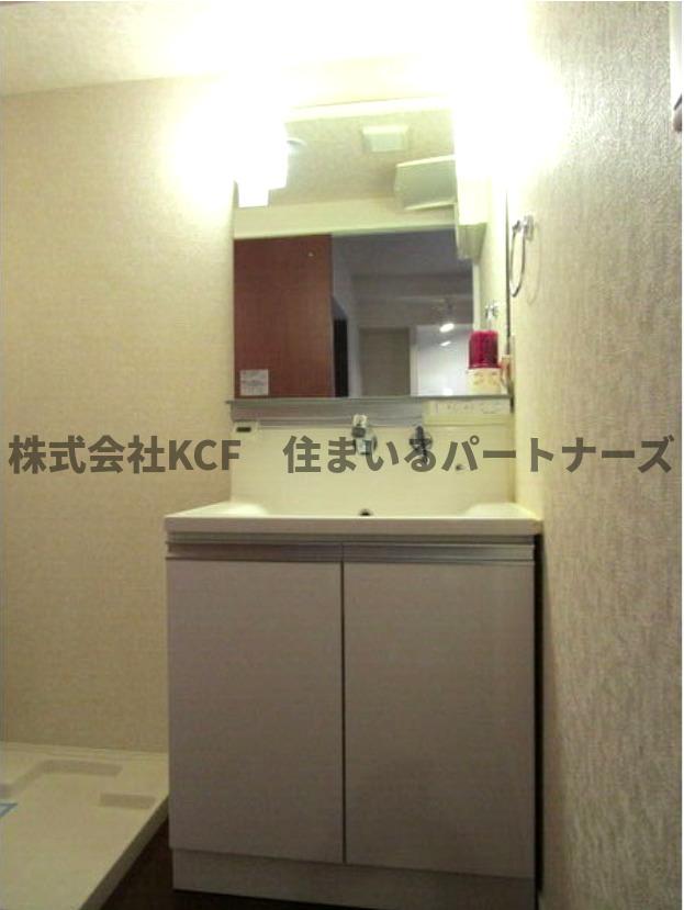 洗面設備　独立洗面台、朝の身支度には欠かせません