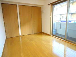 その他部屋・スペース　開放的な寝室です