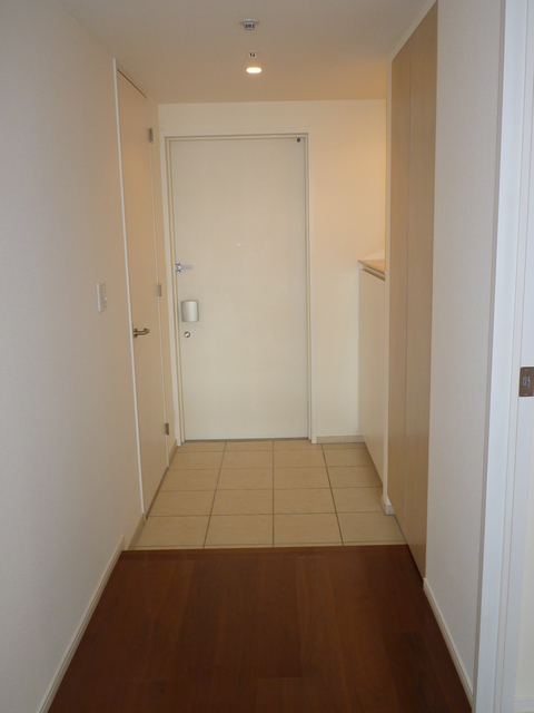 玄関　※別部屋の参考写真です。