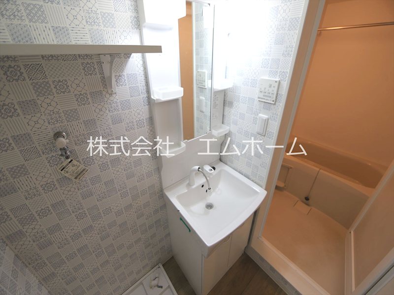 洗面設備　脱衣所　独立洗面台（シャンプードレッサー付）