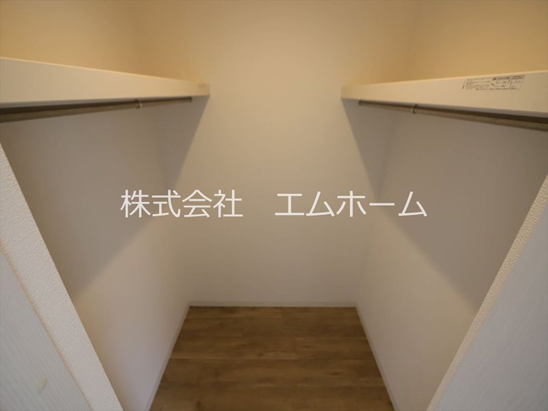 収納　ウォークインクローゼット（収納充実してます）