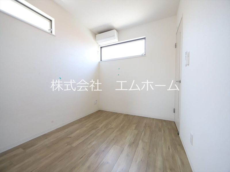 居室・リビング　ＬＤＫ8帖　洋室4帖　エアコン完備