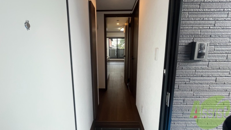 玄関　玄関からお部屋を撮影しました。お部屋へとつながります。