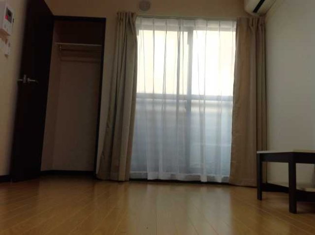 居室・リビング　部屋毎に間取りが異なる場合がございます。