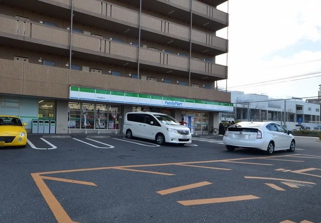 コンビニ　ファミリーマート戸田全農通り店（コンビニ）まで640m