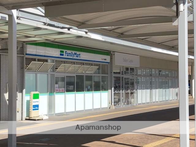コンビニ　ファミリーマートＪＲ八幡駅店（コンビニ）まで223m