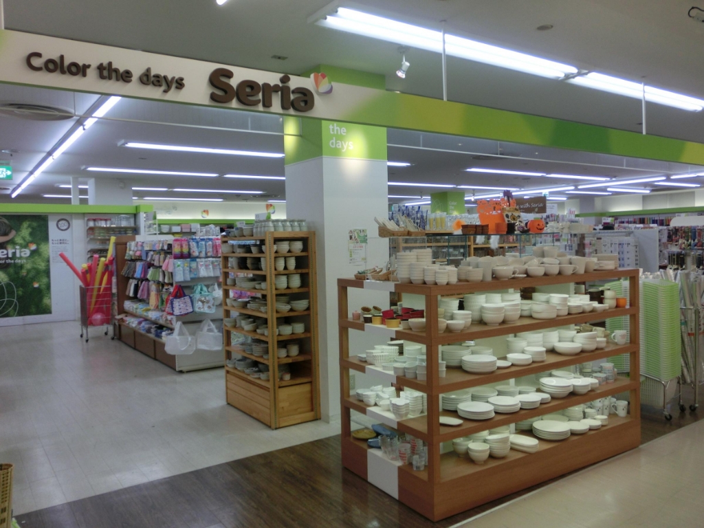 スーパー　Seria(セリア) マルエツ松江店（スーパー）まで318m