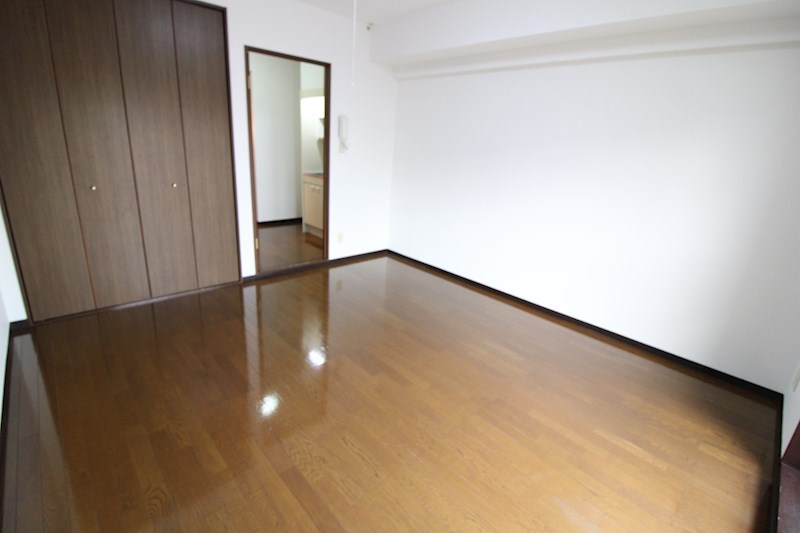 その他部屋・スペース　遮蔽物がなく明るいお部屋です。