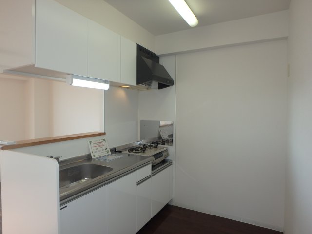 キッチン　白を基調としたすっきりとしたキッチンです♪