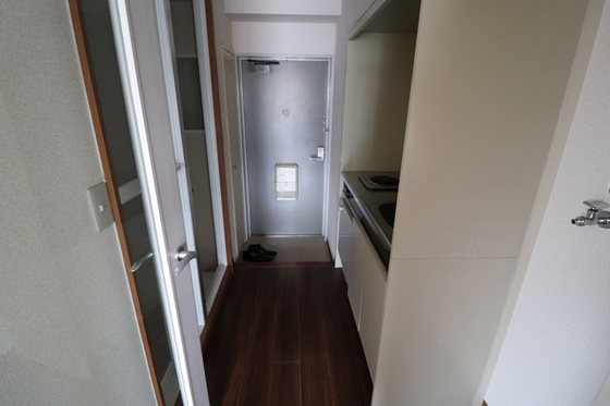 玄関　※別号室の写真です。