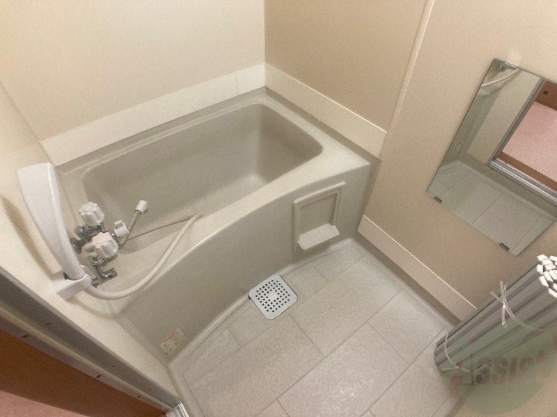 バス・シャワールーム　ユニットバスです。疲れを癒すのに欠かせませんね！