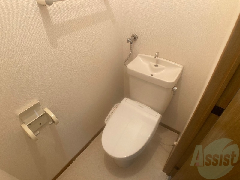 トイレ　こちらはトイレです。清潔感があり、安心して使用できます。