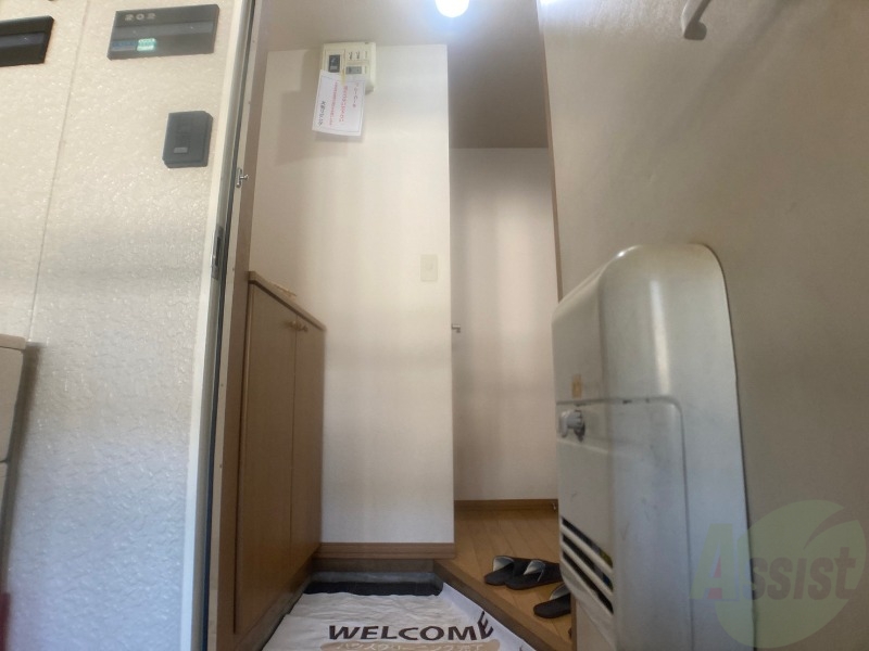 玄関　玄関の様子です。明るい印象ですね。気分もあがりそう。