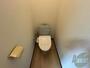 トイレ　トイレには温水洗浄便座機能が付いていて、冬場も暖かです。