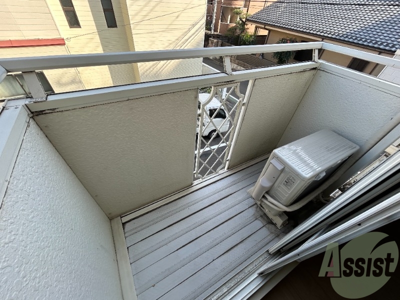 バルコニー　ベランダは洗濯物を干すスペースがしっかりと確保されています。
