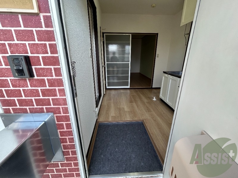 玄関　玄関です。玄関口が広く靴を並べても問題なさそうです。