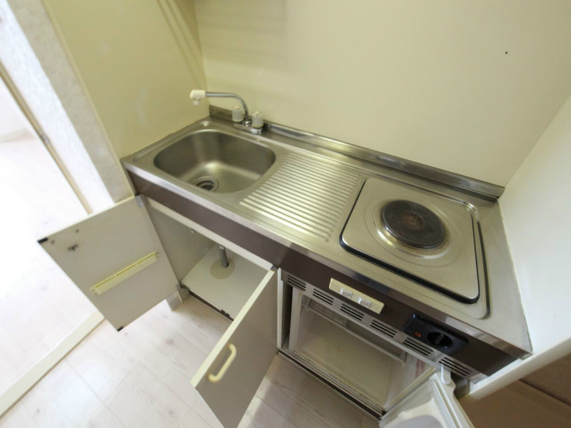 キッチン　キッチン（電気コンロ）ミニ冷蔵庫付いてます