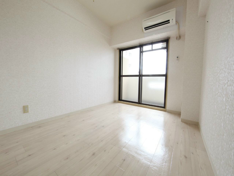 その他設備　洋室6帖　エアコン完備