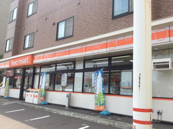 コンビニ　セイコーマート（コンビニ）まで585m