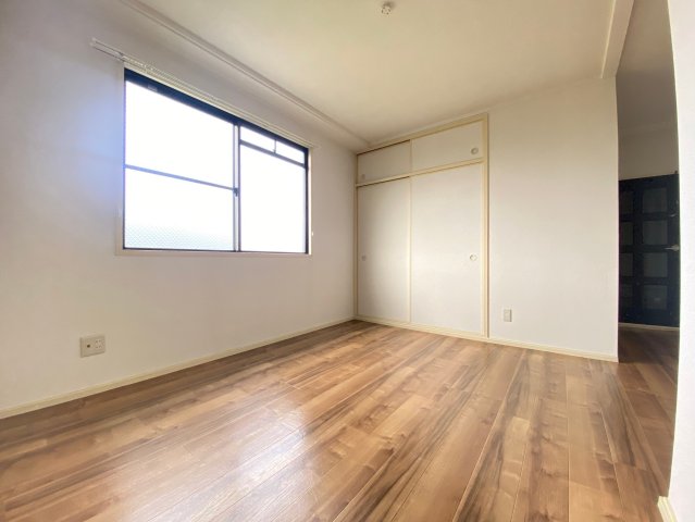 居室・リビング　別号室の写真です。ご参考までに