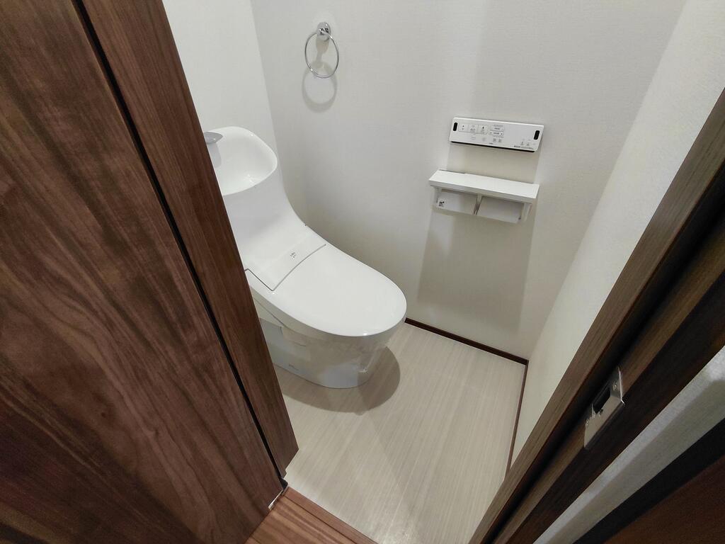 トイレ　（参考）他室の写真を使用しています。現況優先となります。