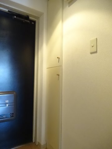 玄関　※画像は同物件別室になります。
