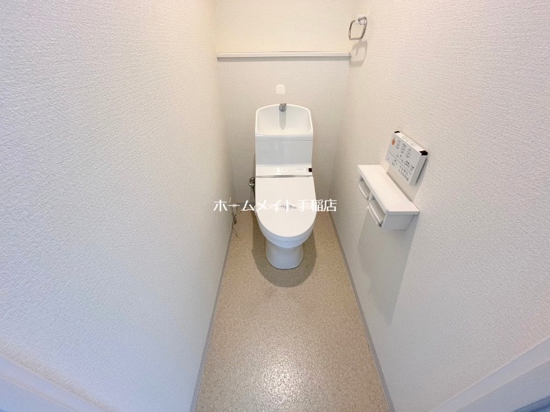 トイレ　温水洗浄便座です♪