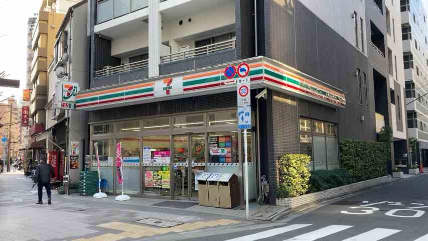 コンビニ　セブン－イレブン中央区新川２丁目店（コンビニ）まで2m