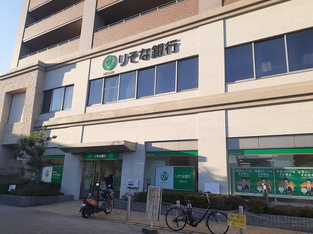 銀行　りそな銀行金剛支店様（銀行）まで328m
