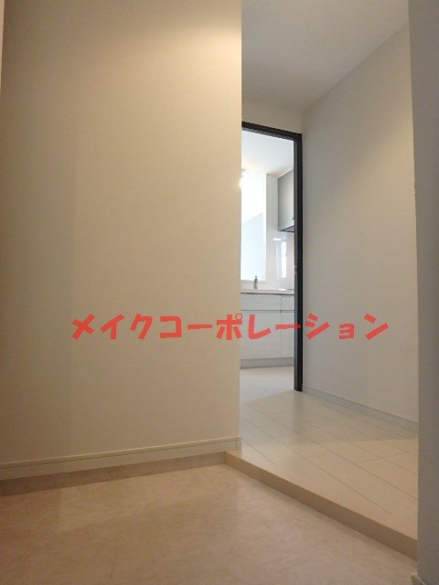 玄関　※同マンション別部屋の写真を使用しております。