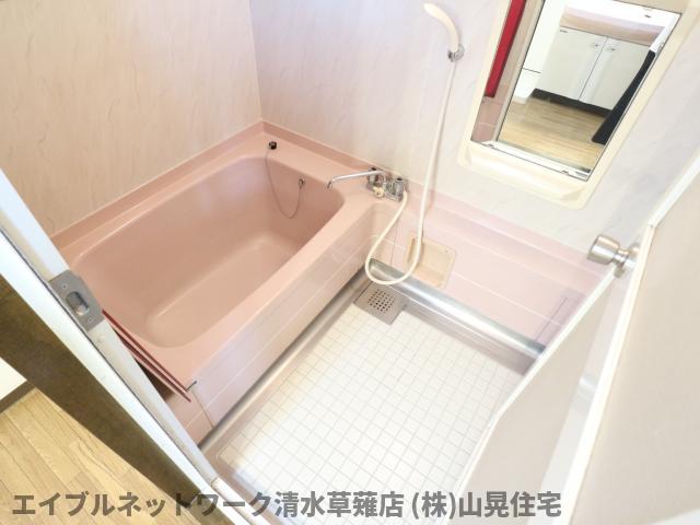 バス・シャワールーム　コンパクトで使いやすいお風呂です