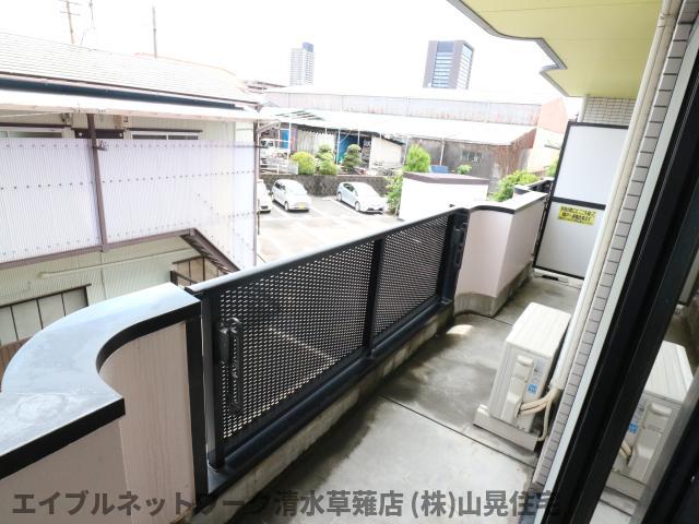 バルコニー　開放的で明るい空間を演出してくれるバルコニーです