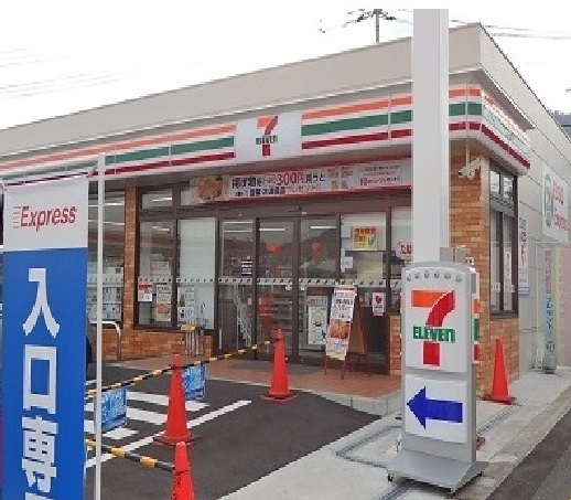 コンビニ　セブンイレブン（コンビニ）まで300m