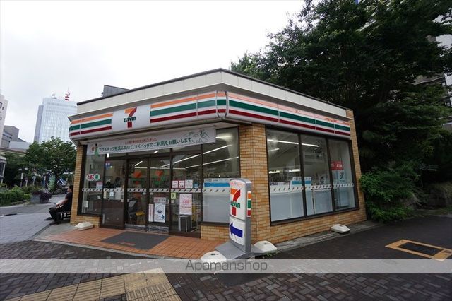 コンビニ　セブンイレブン（コンビニ）まで176m