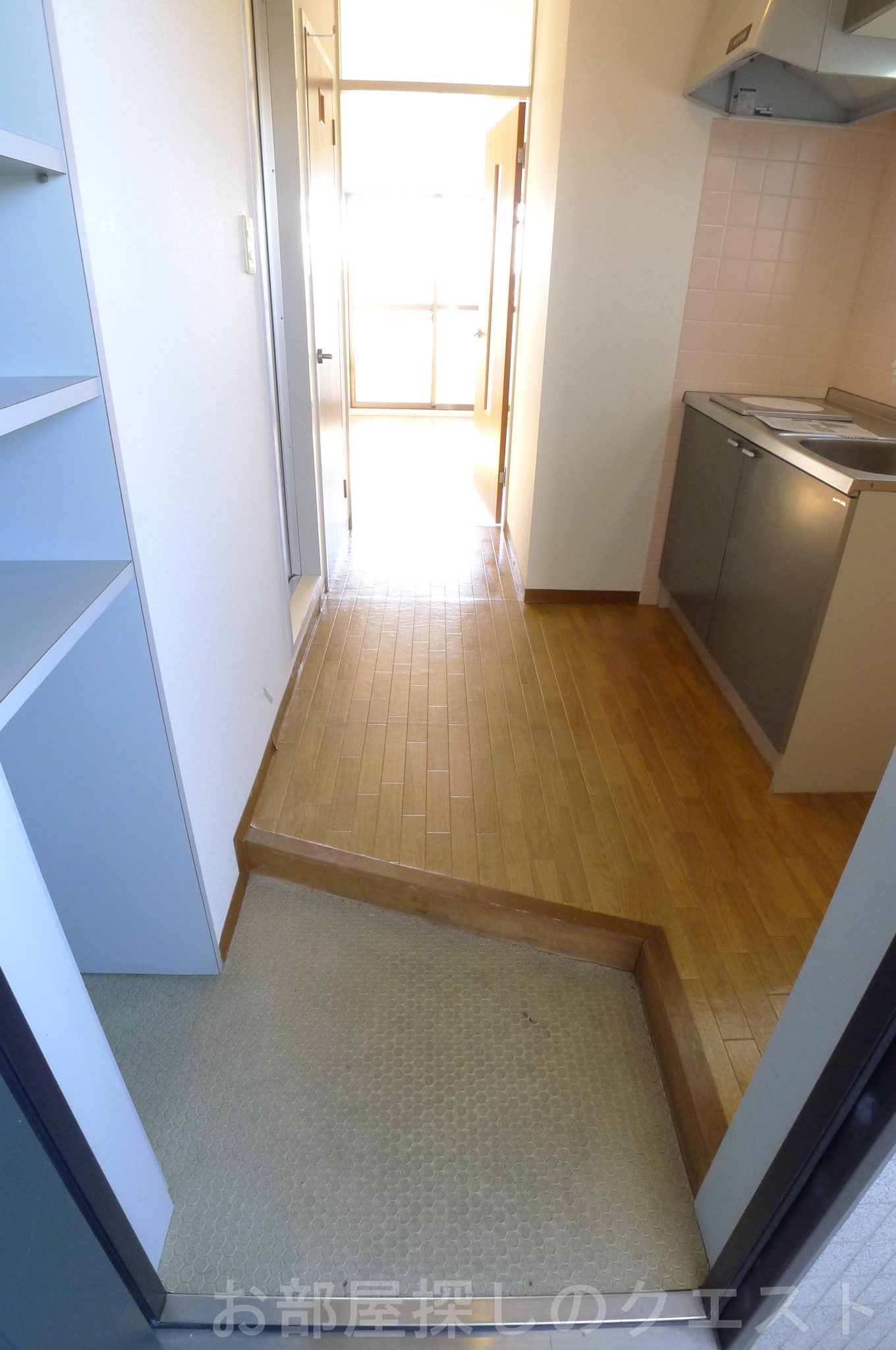 玄関　（写真は同タイプ）