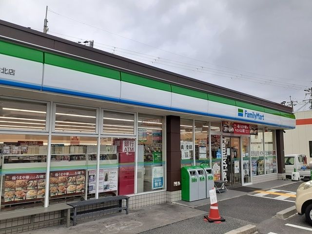 コンビニ　ファミリーマート様（コンビニ）まで282m