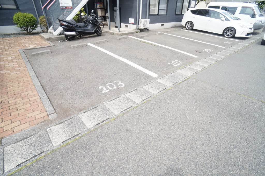 駐車場　駐車場