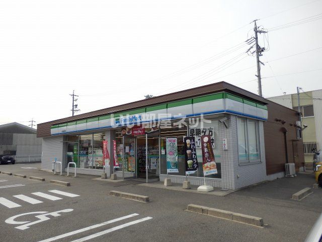 コンビニ　ファミリーマート 小牧西島町店（コンビニ）まで368m