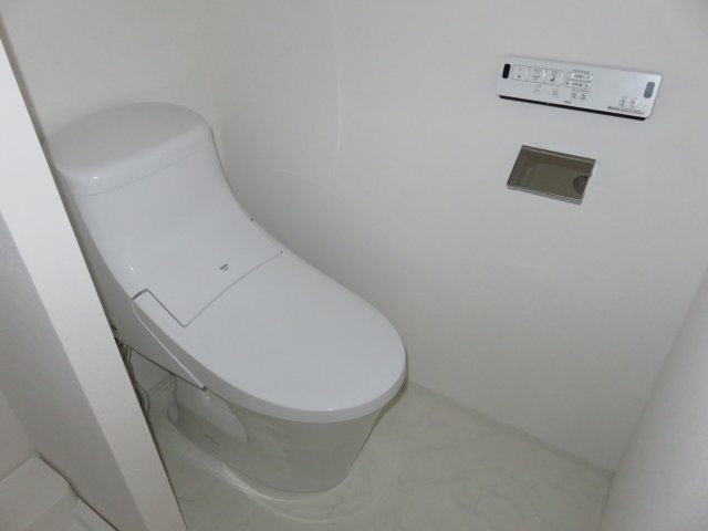 トイレ　他のお部屋の参考写真となります。