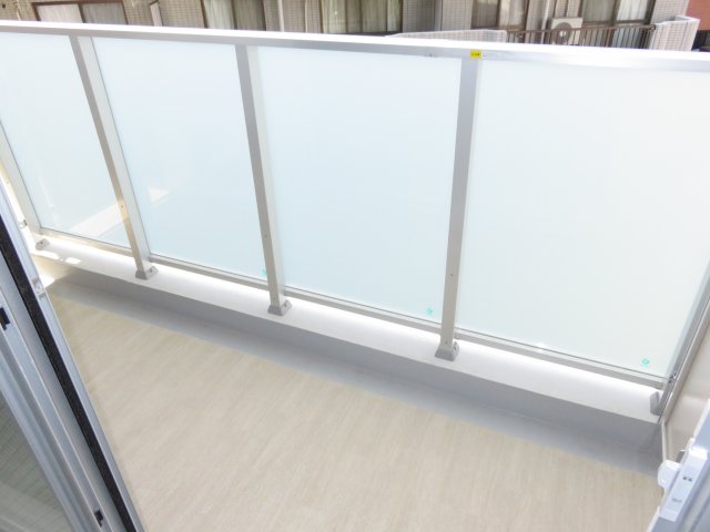 バルコニー　他のお部屋の参考写真となります。