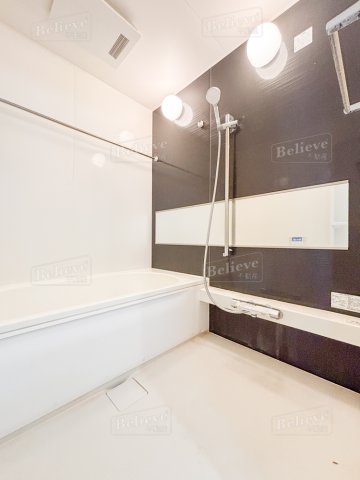 バス・シャワールーム　追い焚き・浴室乾燥機付きのお風呂です♪