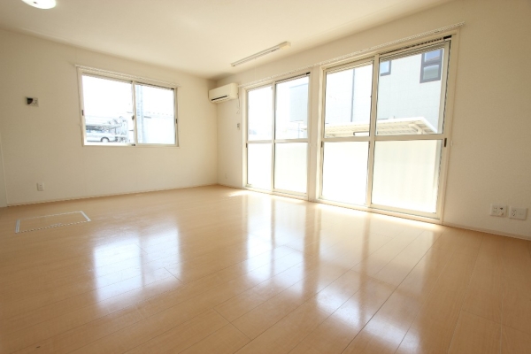 居室・リビング　広い開放的なリビングです