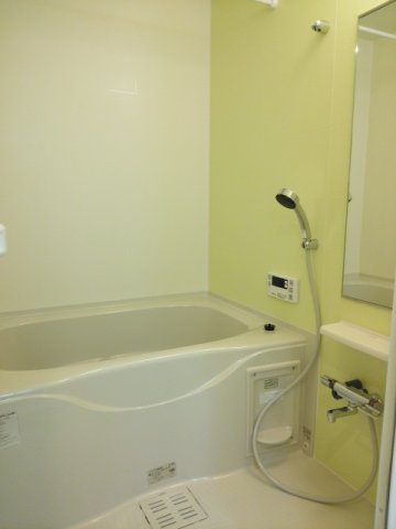 バス・シャワールーム　落ち着いた空間のお風呂です